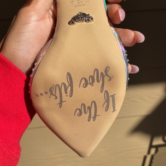 Disney’s x ALDO Cinderella glass slippers - Picture 3 of 5